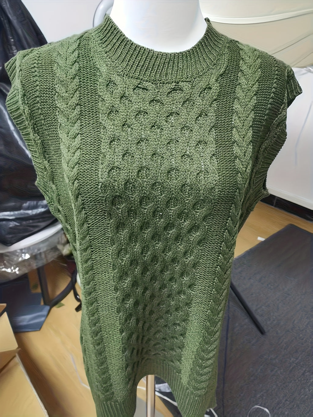 Imogen | Cable Knit Sleeveless Vest - view 9
