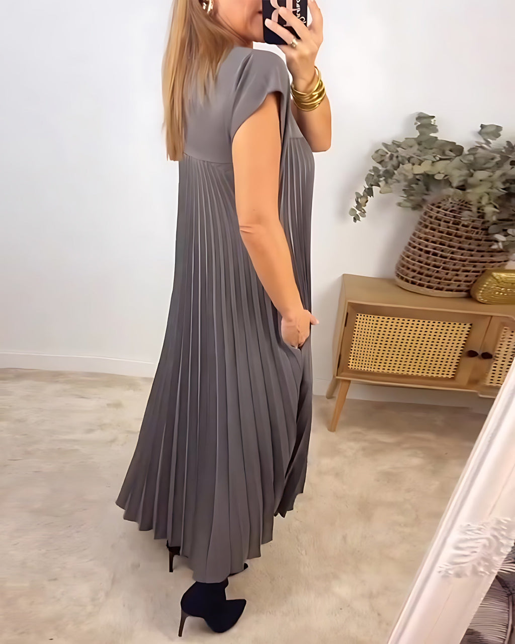 Pleated crew neck maxi dress with cap sleeves and side pockets - view 11