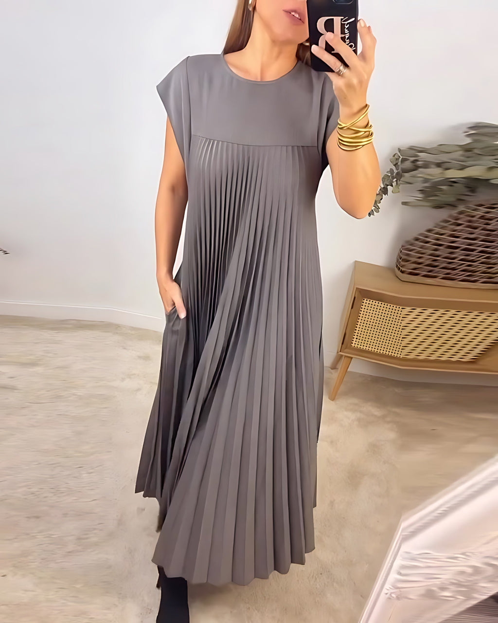 Pleated crew neck maxi dress with cap sleeves and side pockets - view 12